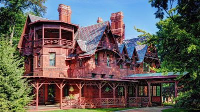 Photograph of the Mark Twain house.